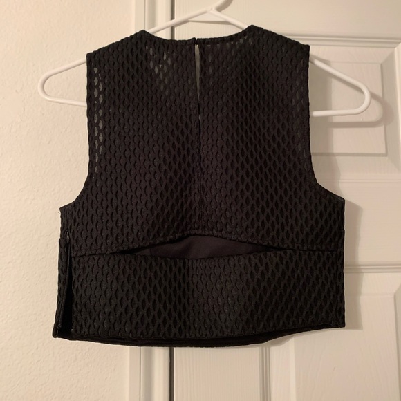 Express Crop Top - Picture 2 of 3